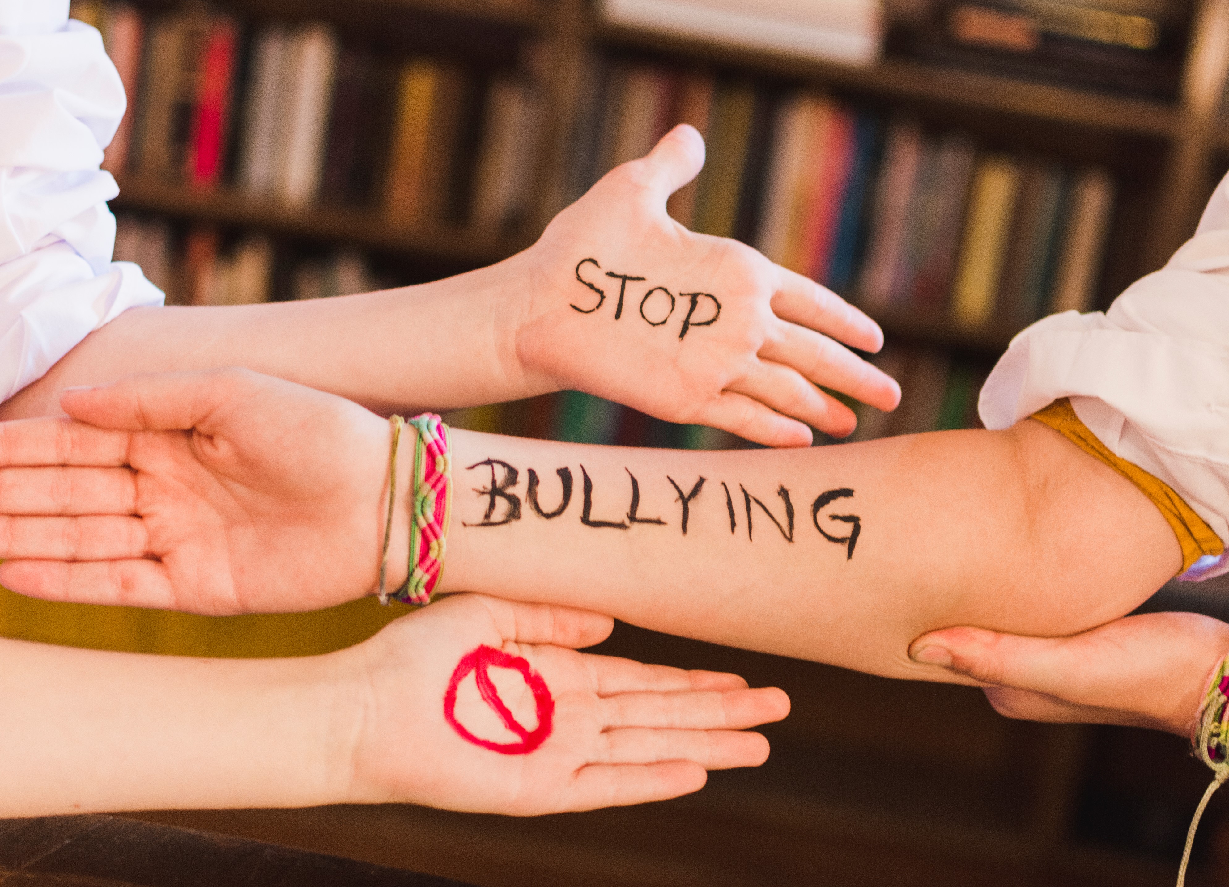 Handen leerlingen met Stop Bullying