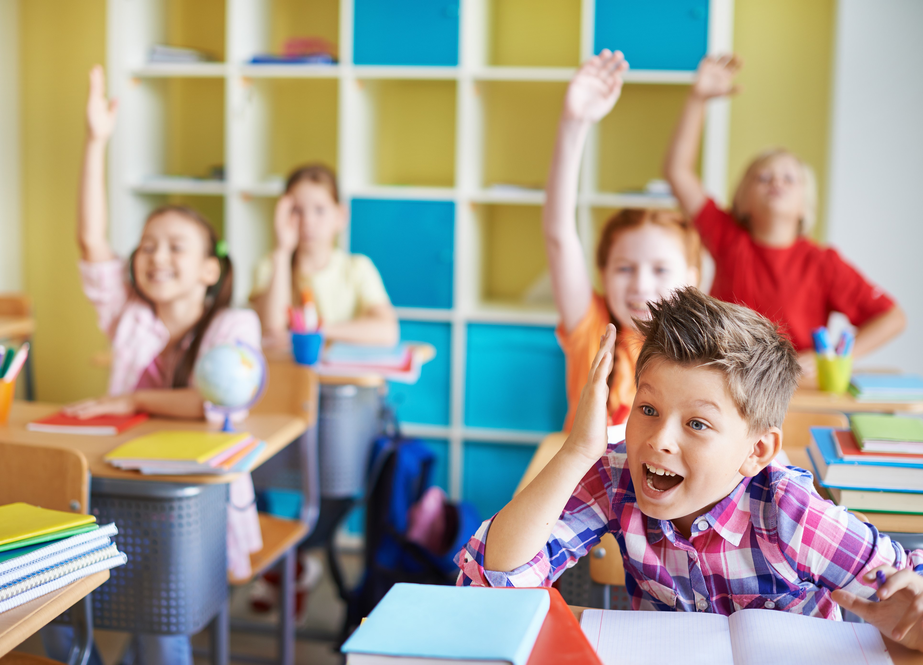 Kinderen in drukke klas