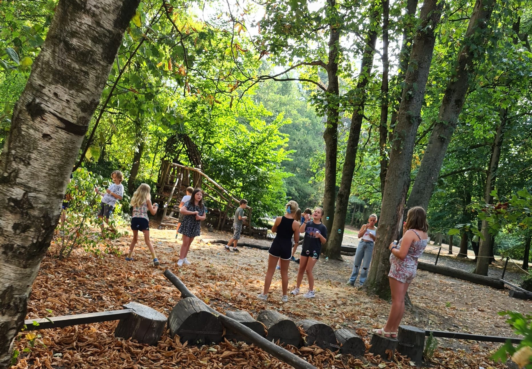 Kids in het bos