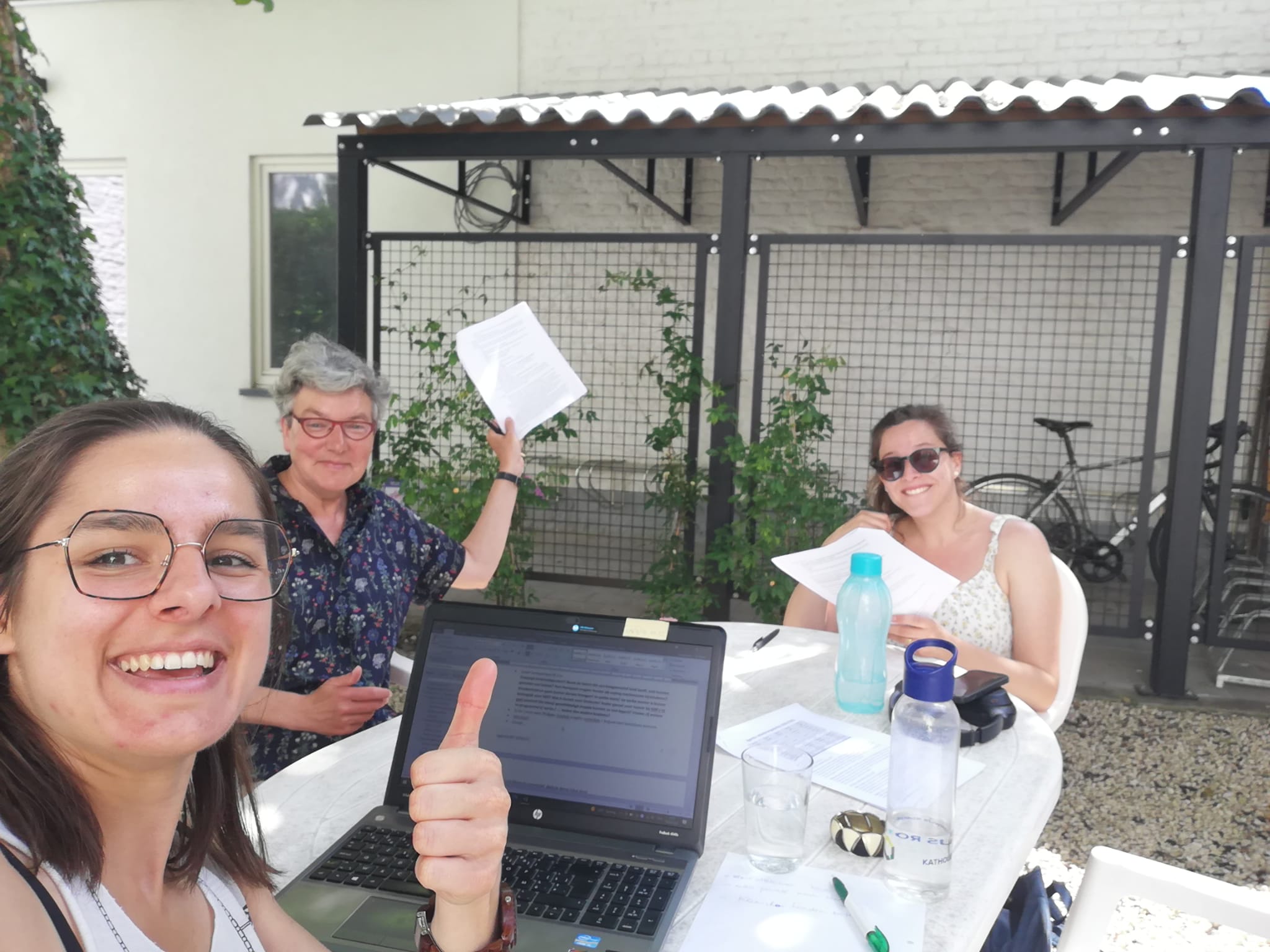 sfeerbeeld meeting in de tuin